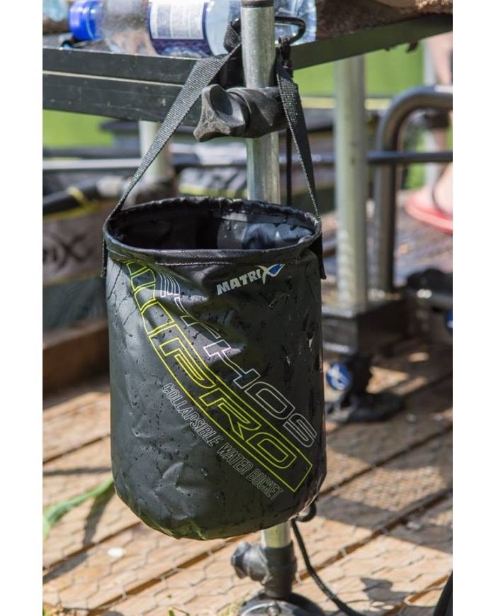 Fox collapse bucket with rope